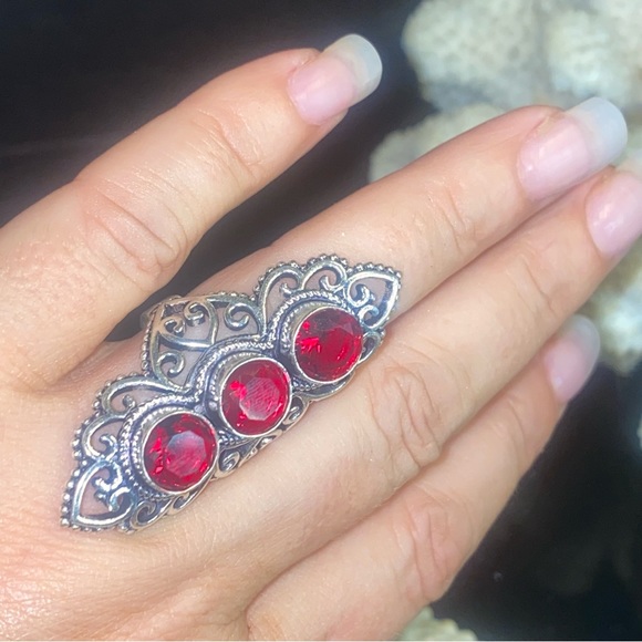 Sparkly Madagascar Garnet vintage inspired multi gem statement ring - Picture 5 of 9